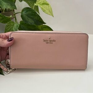 Like New Kate Spade Leather Wristlet Wallet in Nude